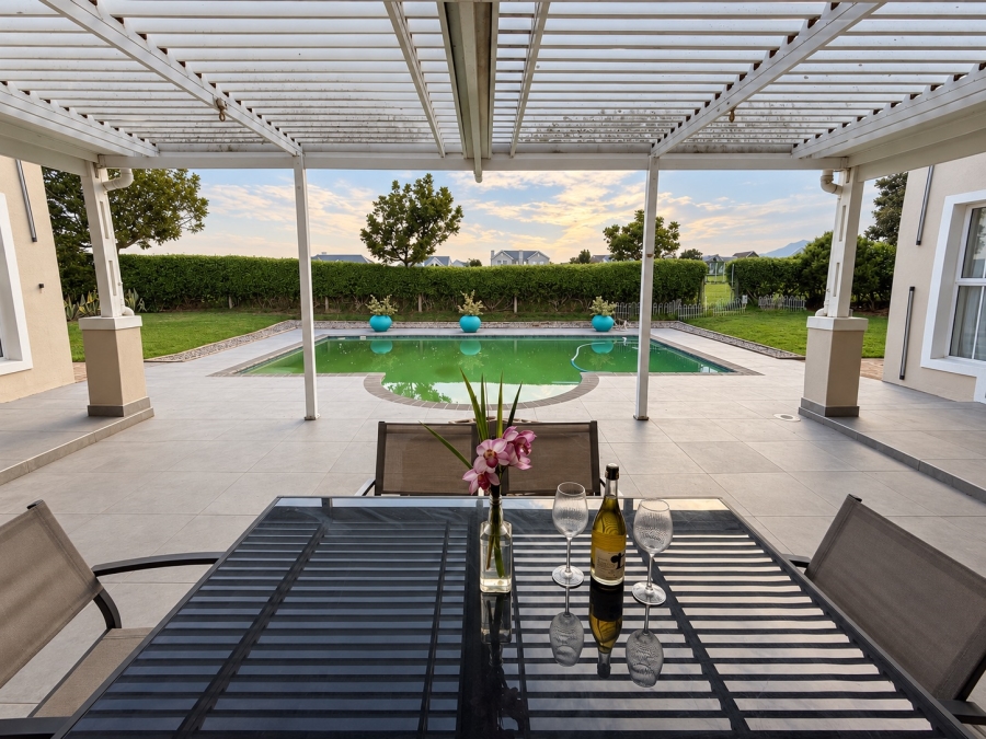5 Bedroom Property for Sale in Kingswood Golf Estate Western Cape